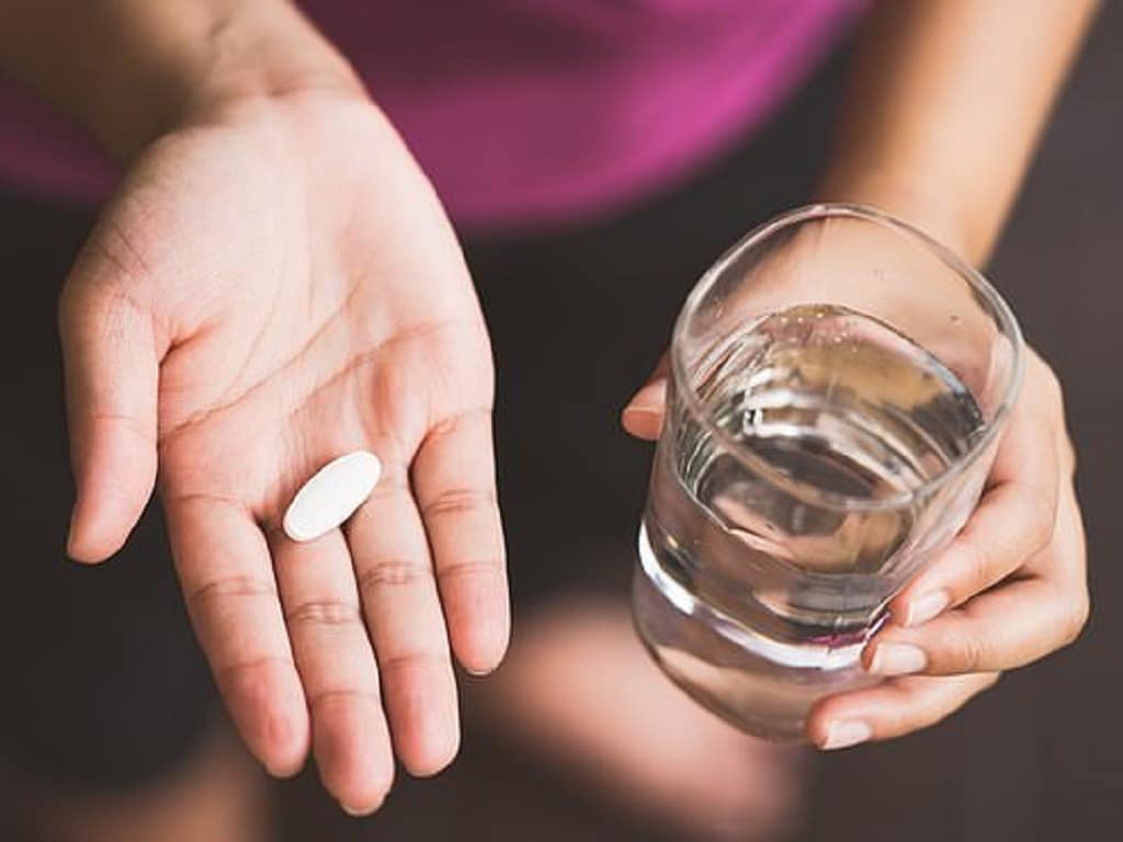 Thuốc valsartan dùng theo đường uống với nước