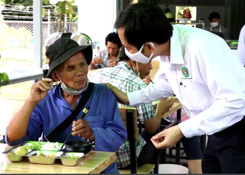 No lòng suất cơm 0 đồng giữa mùa COVID-19 - ảnh 2