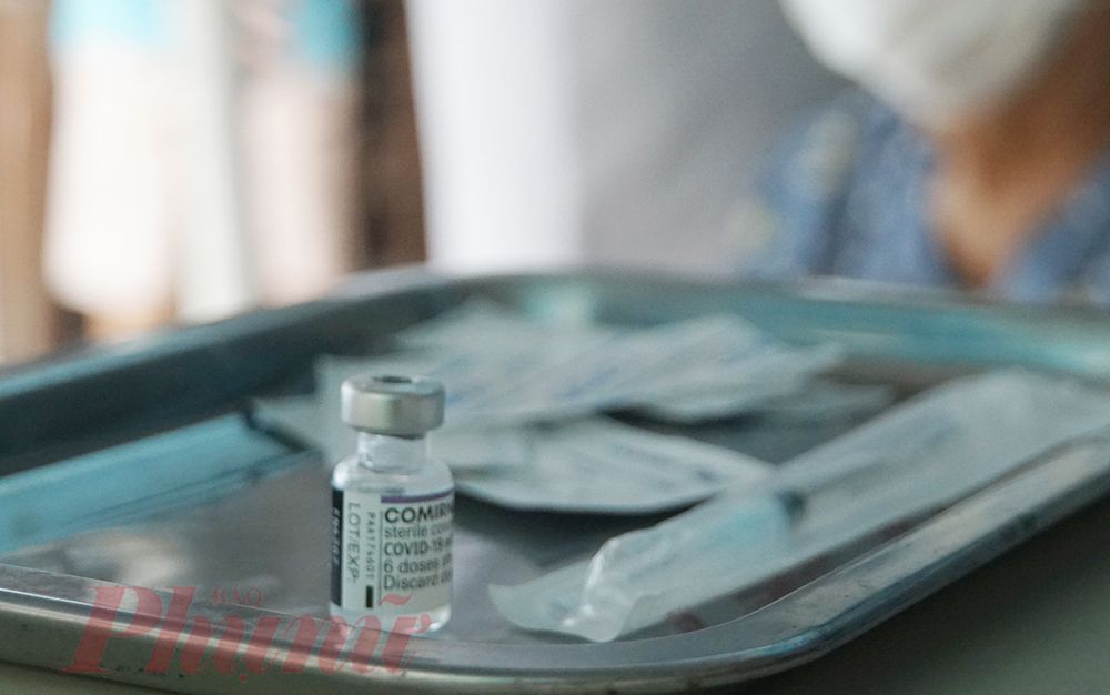 Các cụ đều được tiêm vắc xin Pfizer, loại vắc xin phù hợp với sức khỏe cũng như tương thích với vắc xin trước đó.
