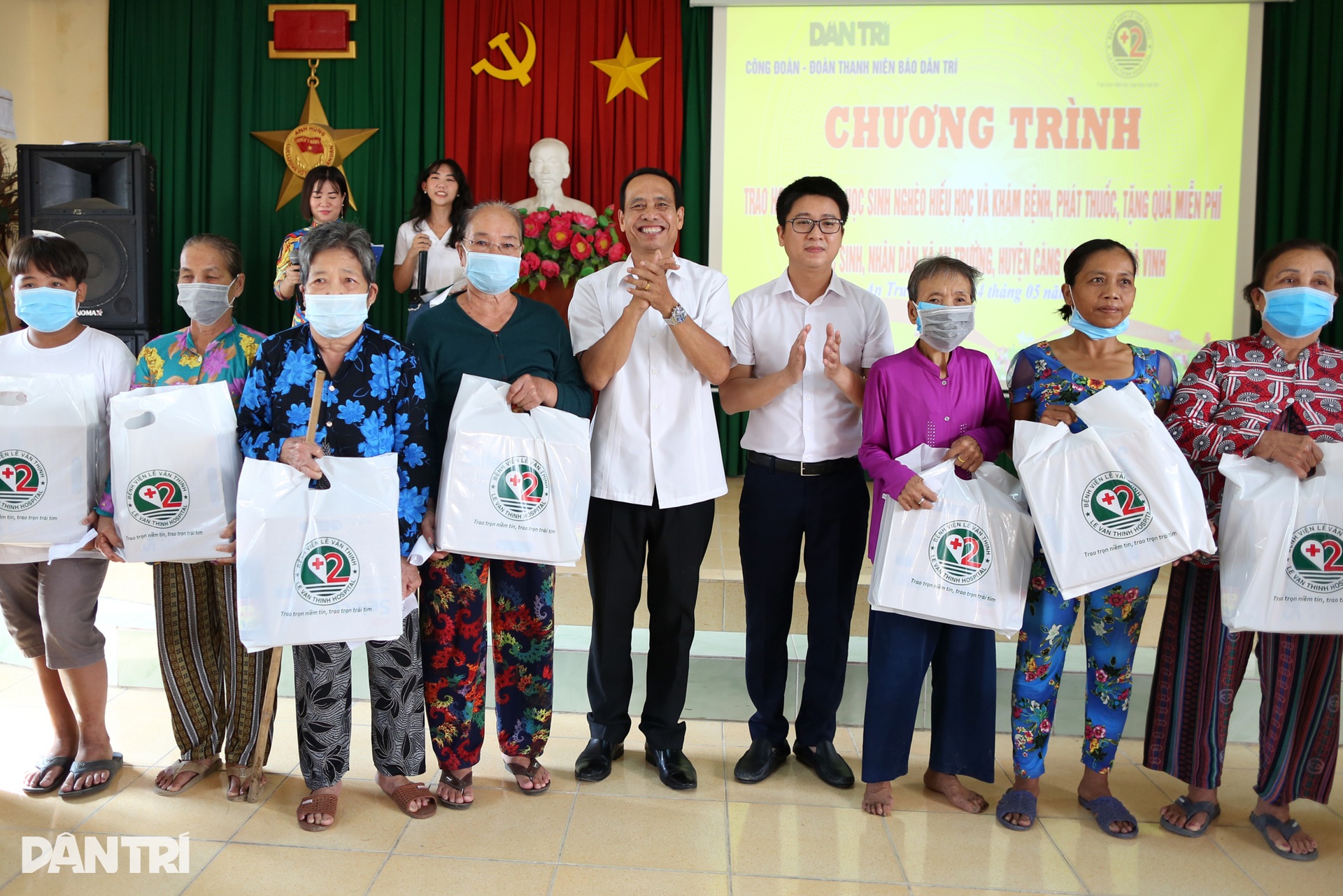 Người dân Trà Vinh được khám bệnh miễn phí, nhận học bổng từ báo Dân trí - 10
