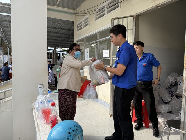 Tương Thân Tương Ái Nơi Biên Giới: Ngày Hội Khám Chữa Bệnh Miễn Phí Tại Gò Dầu- Ảnh 2.