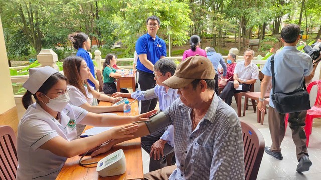 TP. Hồ Chí Minh lan tỏa nghĩa tình nhân kỷ niệm Ngày Thương binh - Liệt sĩ 27/7: Nghĩa cử tri ân lan tỏa từ y tế đến cộng đồng- Ảnh 3.