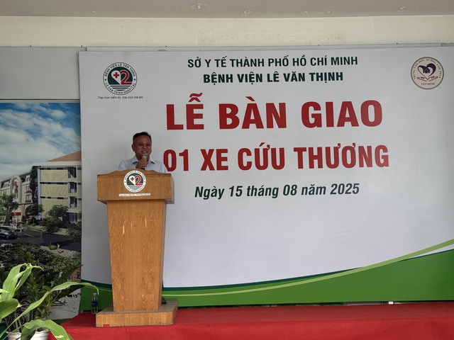 Tiên phong trong hợp tác chăm sóc sức khỏe tâm thần: Bệnh viện Lê Văn Thịnh bàn giao xe cứu thương hỗ trợ Trung tâm Điều dưỡng tâm thần Tân Định- Ảnh 2.