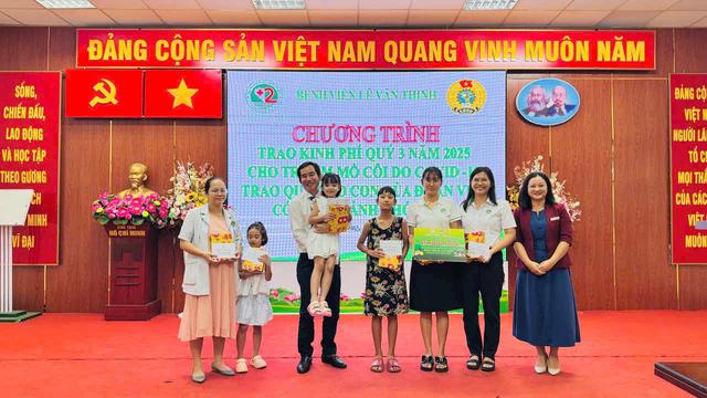 Lan tỏa yêu thương trong chương trình trao kinh phí quý 3/2025 cho trẻ em mồ côi do COVID-19 tại Bệnh viện Lê Văn Thịnh- Ảnh 3.